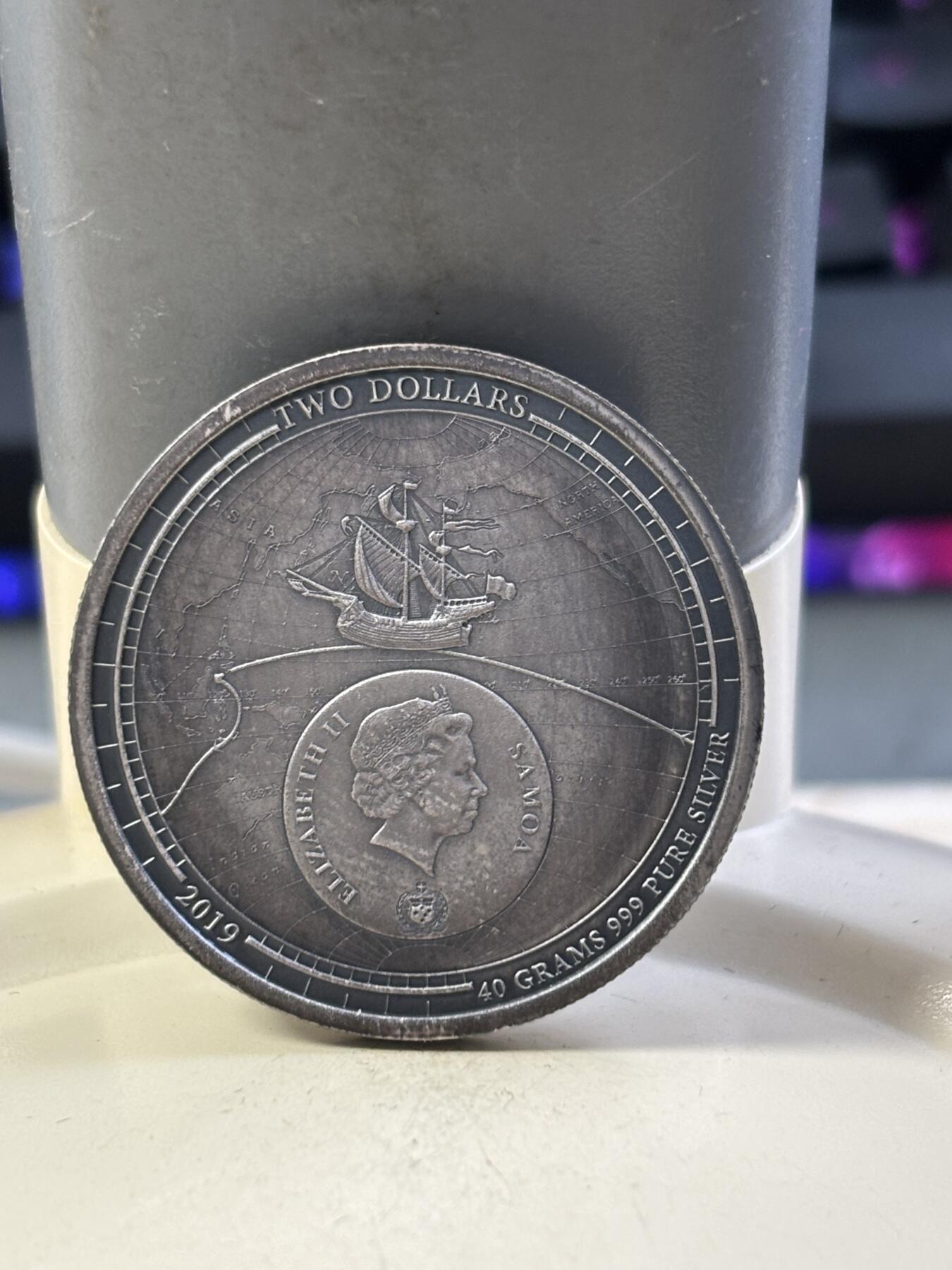 第182期拍卖 萨摩亚2019麦哲伦环球航海500周年凹面弧形银币，999银，40克，发行量599枚，有氧化