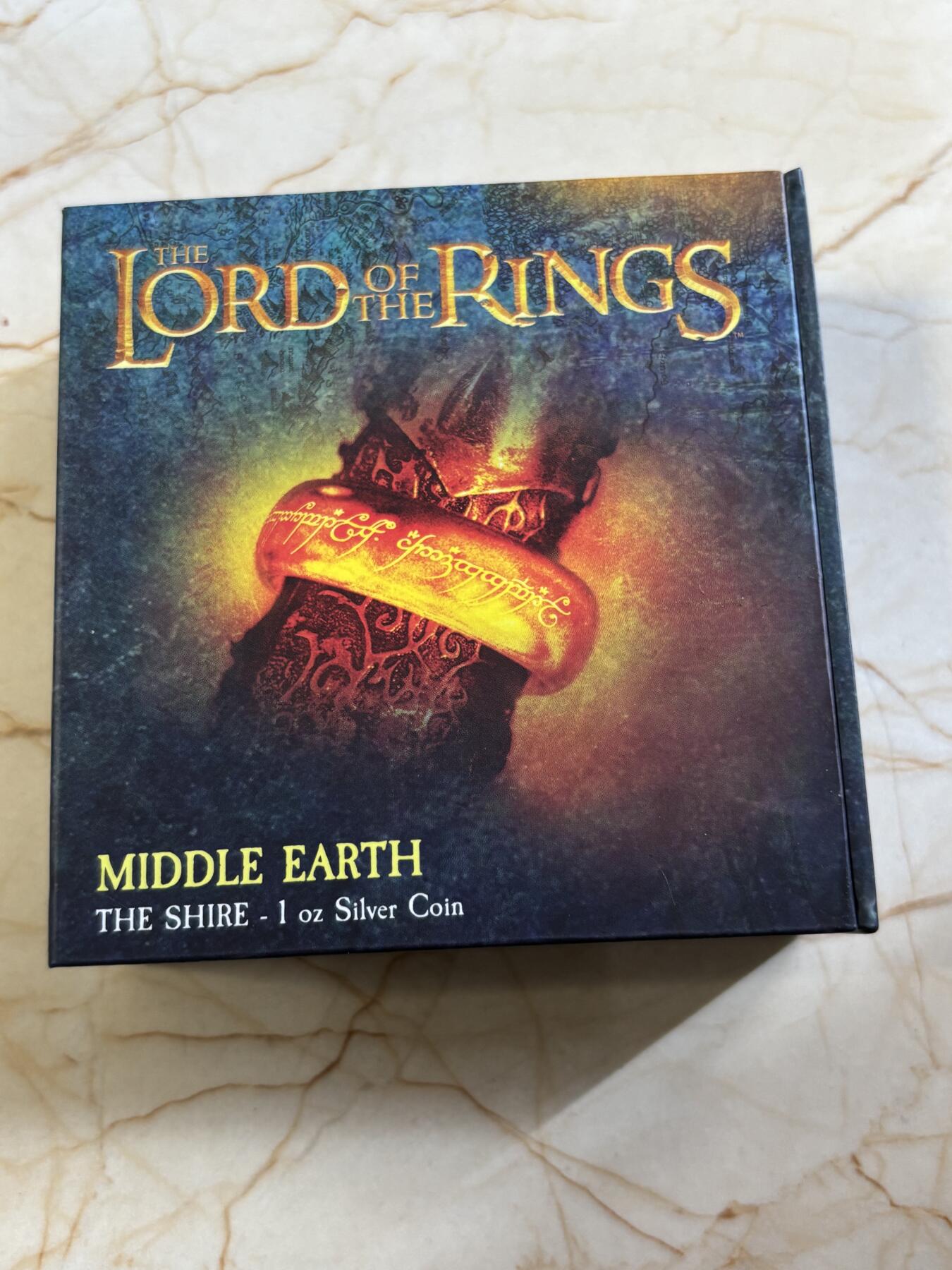 第182期拍卖 纽埃2022年指环王中土世界夏尔国霍比特人村庄1盎司银币，9999银，发行3000枚