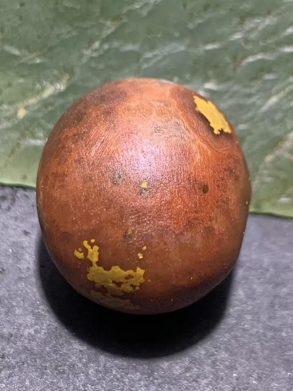 精美亚光高玉化战国红玛瑙雕刻天眼图案随形圆珠一个！