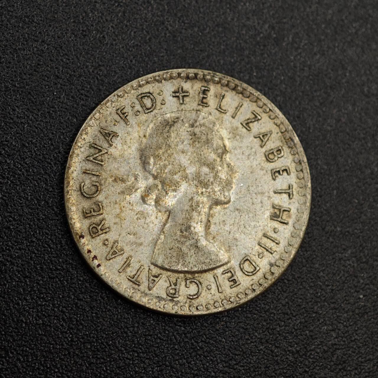 【淘币小摊】实时拍第八百零二拍   散币场   满百包邮可预留二周 每周一统一发货   澳大利亚1958年伊丽莎白二世3便士银币