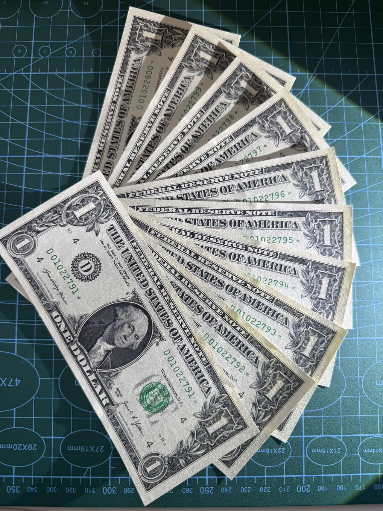 【炜奕收藏】，第五十一期 美国1美元补号标十，UNC-品相，捆痕