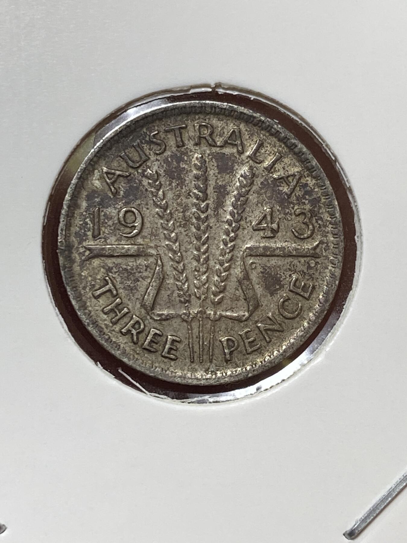 2025年第一百三十一场(总第一百五十七场）外国好品纸夹散币场(免佣金) 澳大利亚🇦🇺1943年3便士银币(乔治六世第一版，m版墨尔本造，925高银)