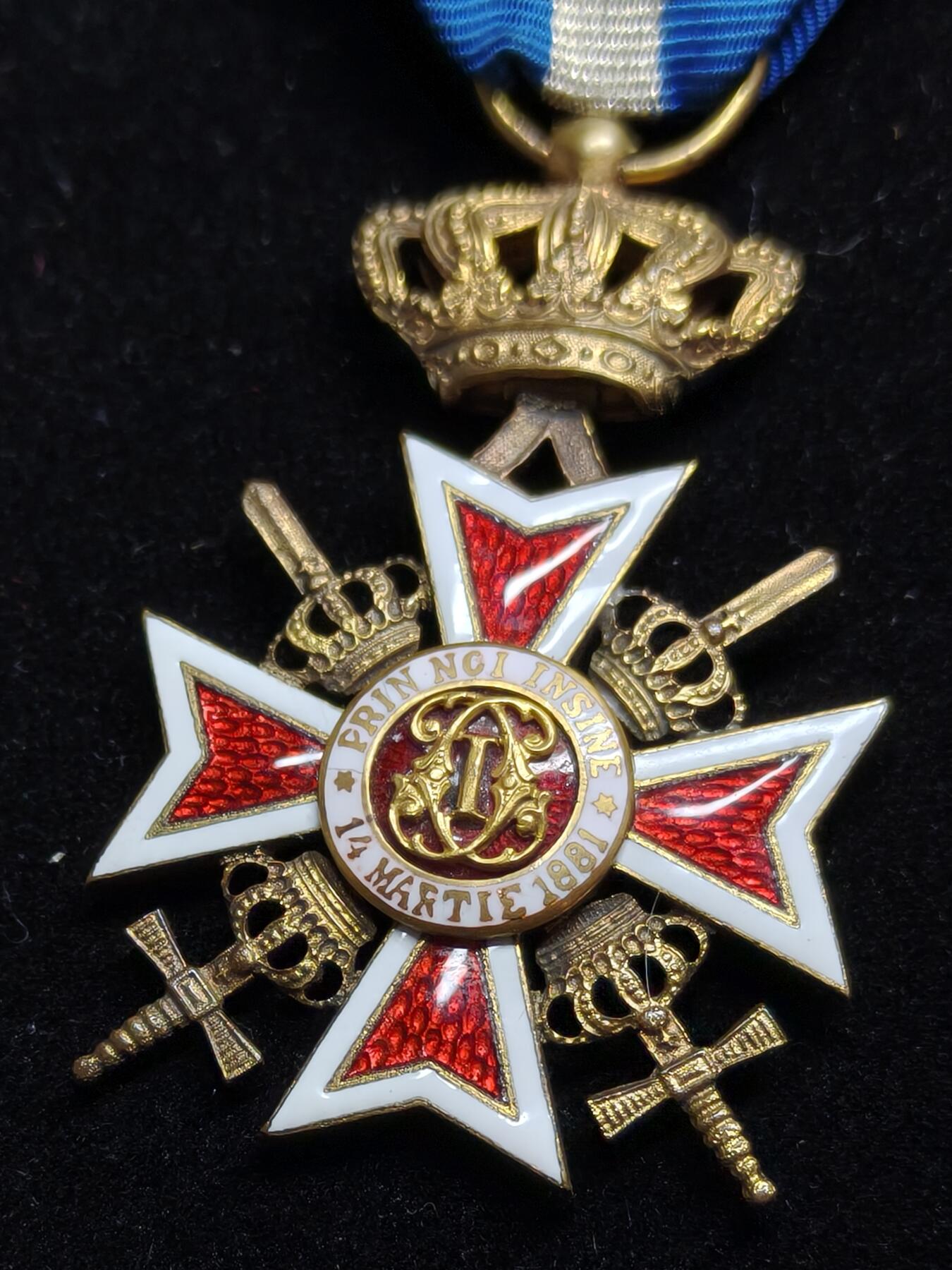 铭记历史 勿忘国耻 抗战胜利80周年精品专场 第二场 罗马尼亚王国 骑士级王冠勋章带冠带剑，战时军事版