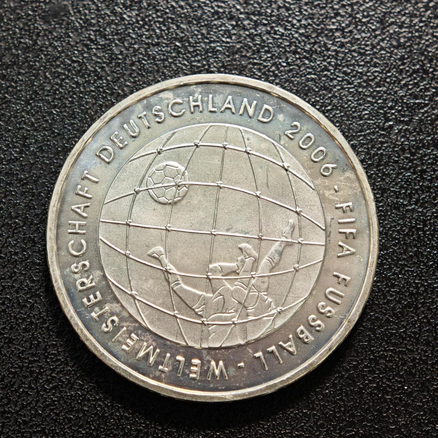 【德藏】世界币章拍卖第154期（拍品征集中~欢迎藏友联系） 2枚一组 1984年 安道尔野生动物20第纳尔纪念银币 及 2005年 德国世界杯10欧元纪念银币 直径约：32.3mm/10E，34.9mm/20D；重约：18.1g/10E，16.1g/20D