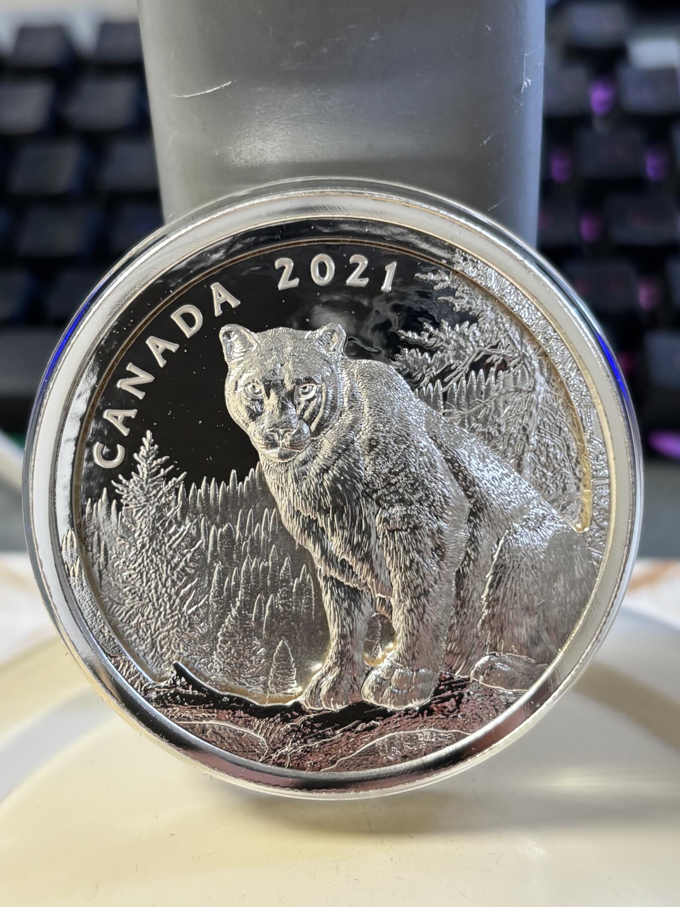 第182期拍卖 加拿大2021年美洲狮多层雕刻立体镂空105.6克纪念银币，9999银，发行1500枚