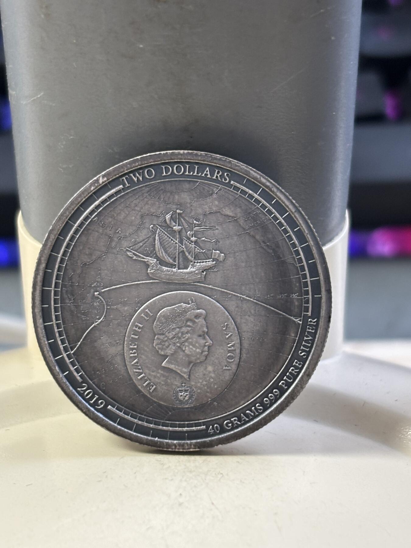 第182期拍卖 萨摩亚2019麦哲伦环球航海500周年凹面弧形银币，999银，40克，发行量599枚，有氧化