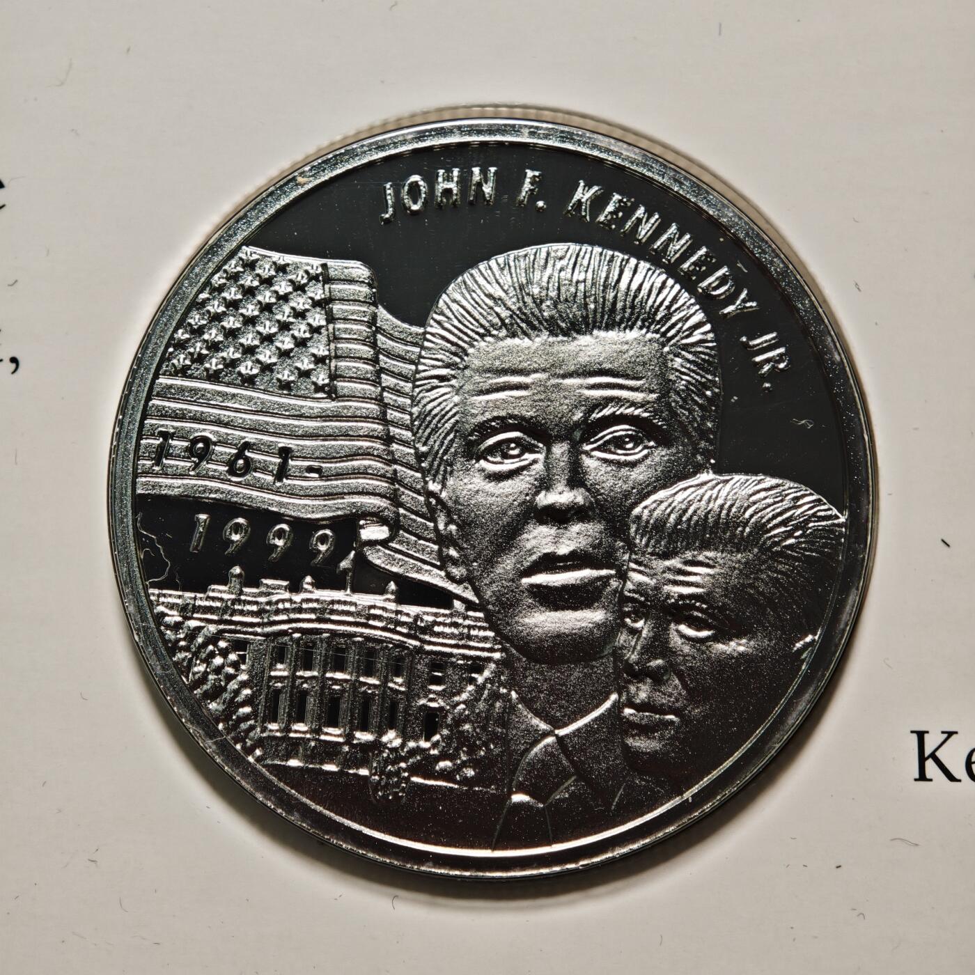 【德藏】世界币章拍卖第154期（拍品征集中~欢迎藏友联系） 1999年 利比里亚纪念美国律师小约翰·菲茨杰拉德·肯尼迪(美国前总统约翰·肯尼迪之子)5元镍币 原册