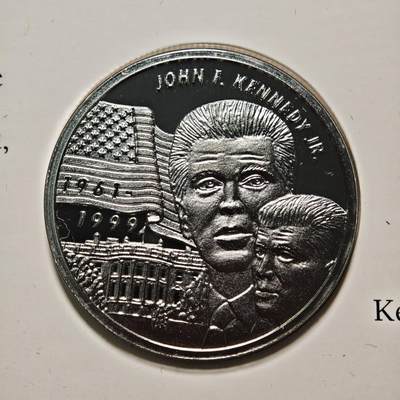 【德藏】世界币章拍卖第154期（拍品征集中~欢迎藏友联系） - 1999年 利比里亚纪念美国律师小约翰·菲茨杰拉德·肯尼迪(美国前总统约翰·肯尼迪之子)5元镍币 原册