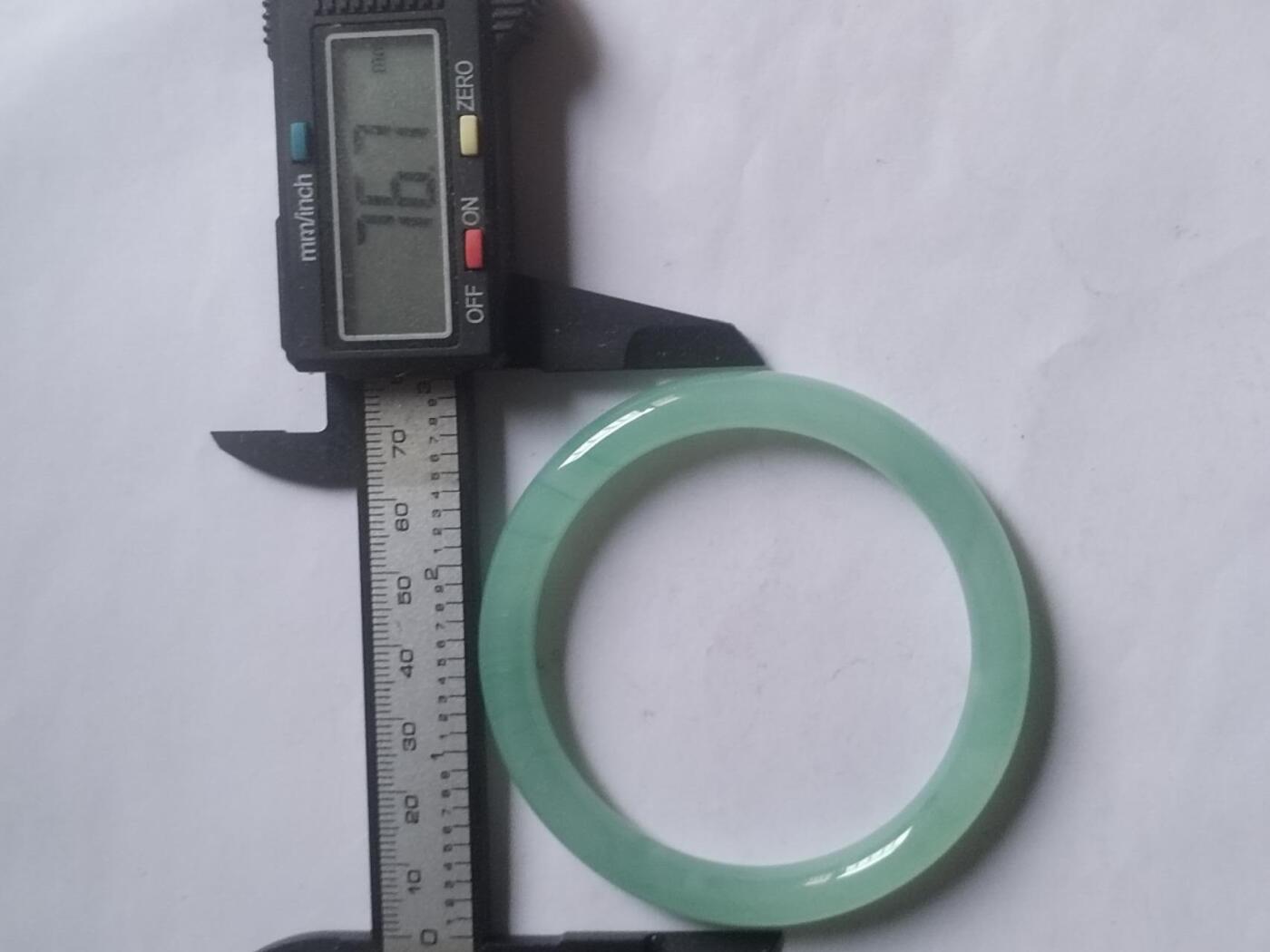 玉石 手镯 手串 翡翠飘花手镯。