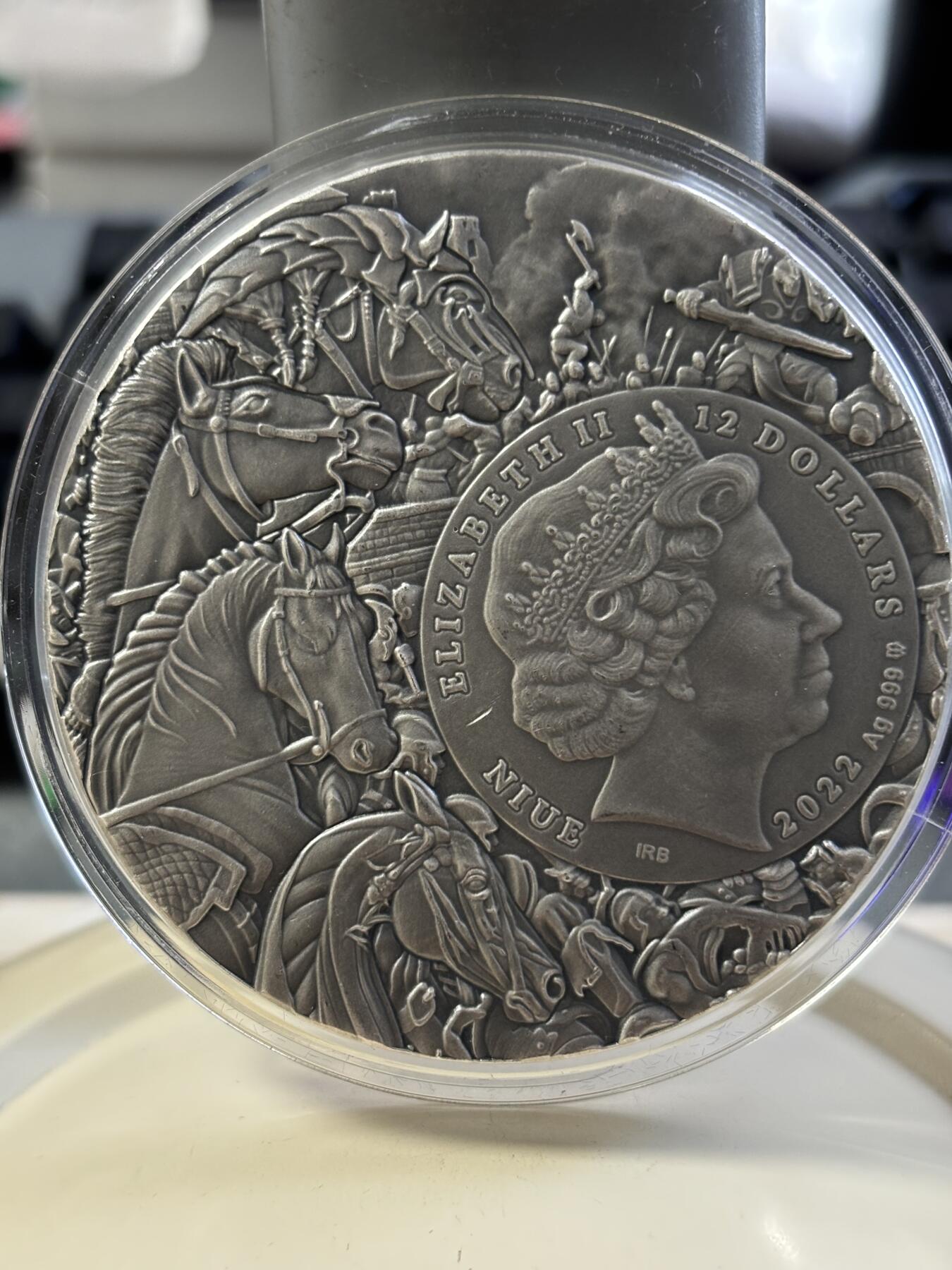 第182期拍卖 纽埃2022年天启四骑士终结版仿古5盎司纪念银币无盒证书，999纯银，发行量500，有划痕