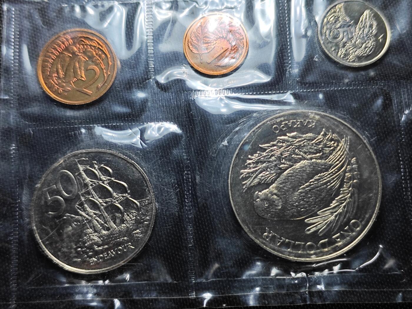 KK钱币收藏小铺 （套币 好品/批量散币 银币）专场  2月预留时间 周末发货  1986新西兰大小面值清年一套 含1元鸟类克朗币