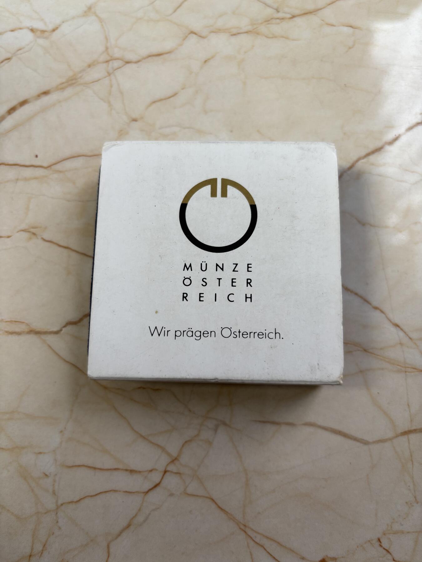 第182期拍卖 奥地利1992年卡尔五世精制纪念银币，900银，总重20克，直径34毫米。克劳斯世界硬币大赛最佳克朗币