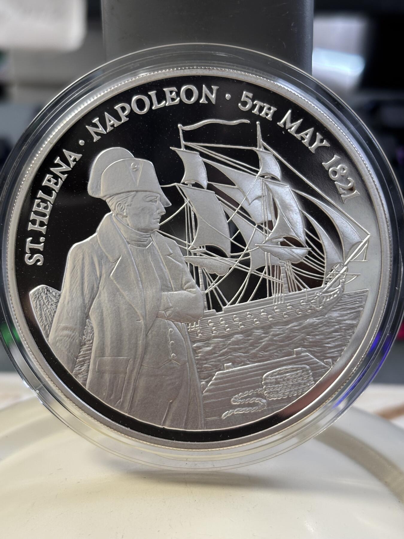 第182期拍卖 阿森松1986年拿破仑5盎司精制纪念大银币带盒证书，999银，155.5克，发行15000枚，有氧化