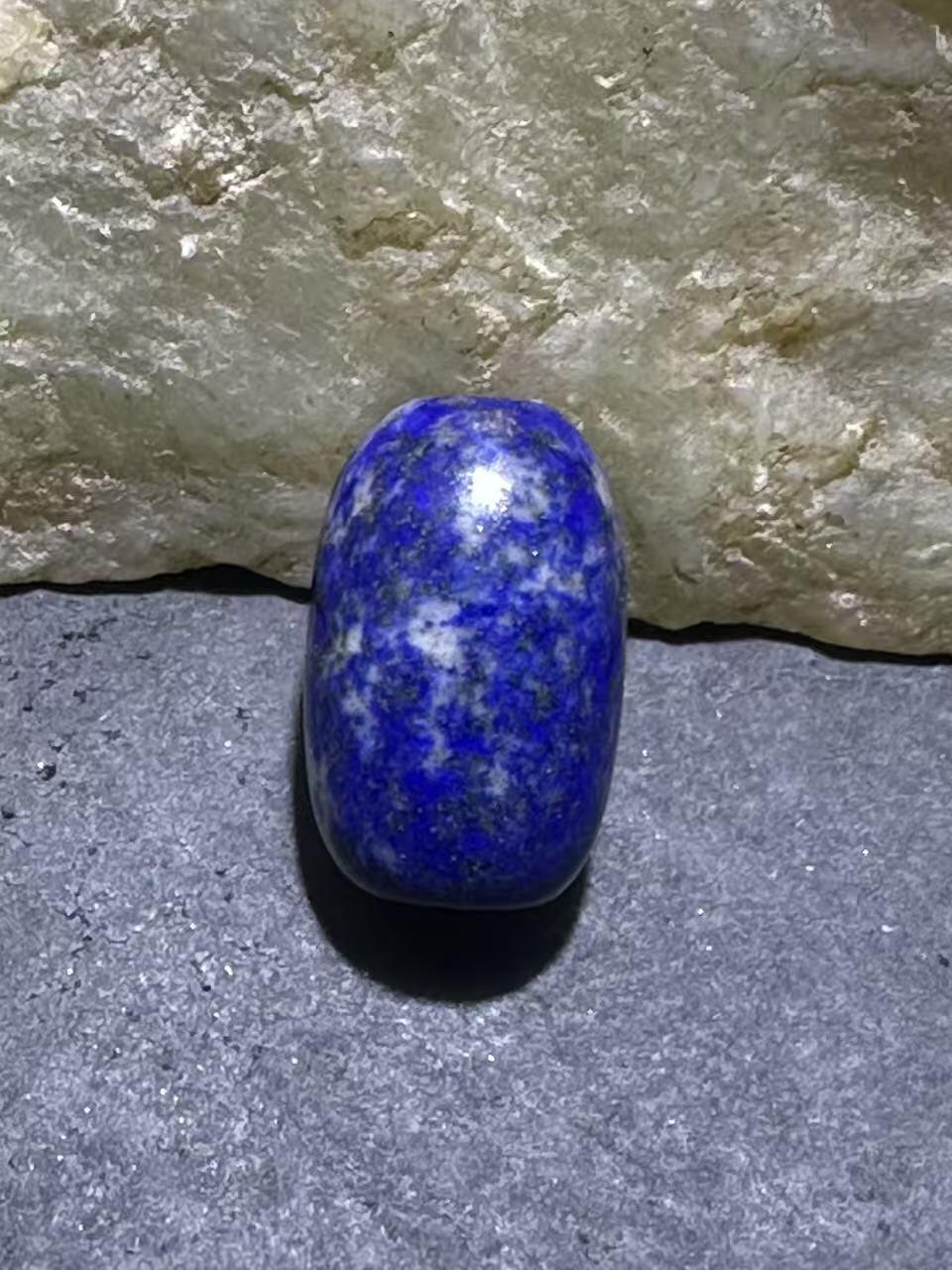 精美阿富汗老矿青金石小桶珠一颗，。