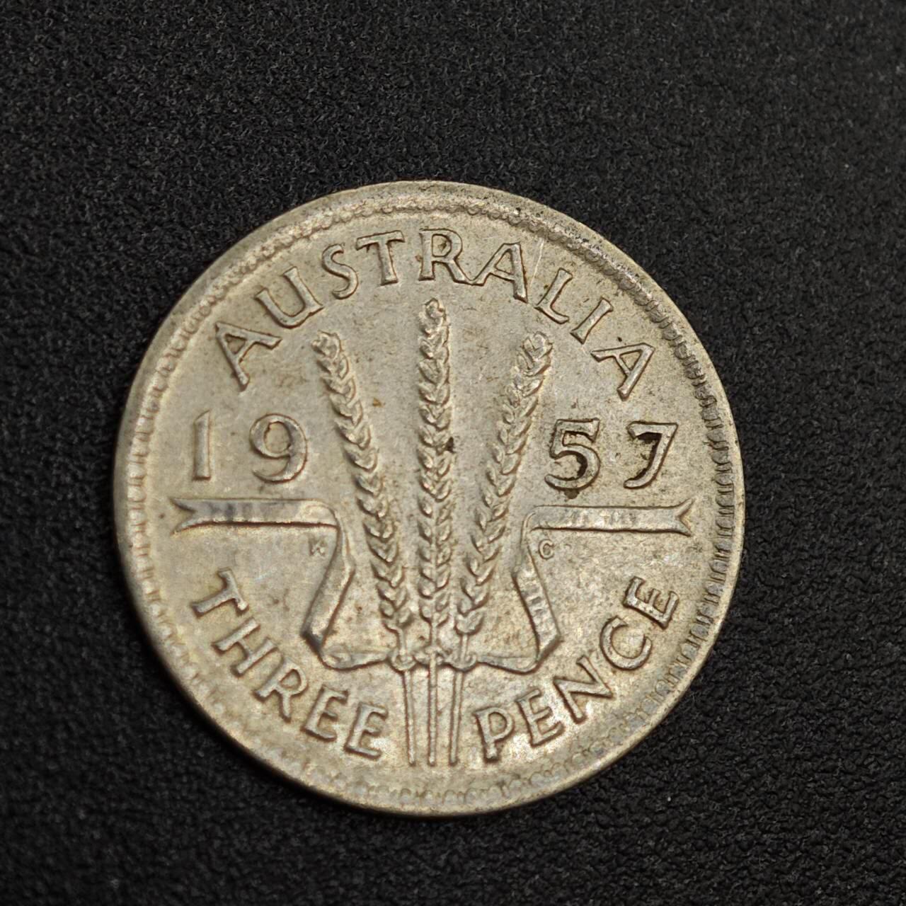 【淘币小摊】实时拍第八百零二拍   散币场   满百包邮可预留二周 每周一统一发货   澳大利亚1957年伊丽莎白二世3便士银币