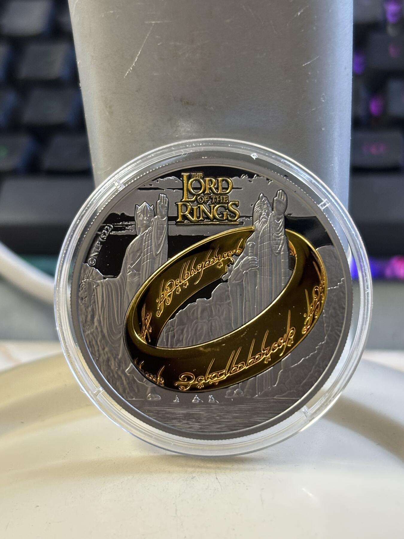 第182期拍卖 萨摩亚2023年指环王系列阿苟纳斯巨像镀金纪念银币，999银镀金，发行1499枚