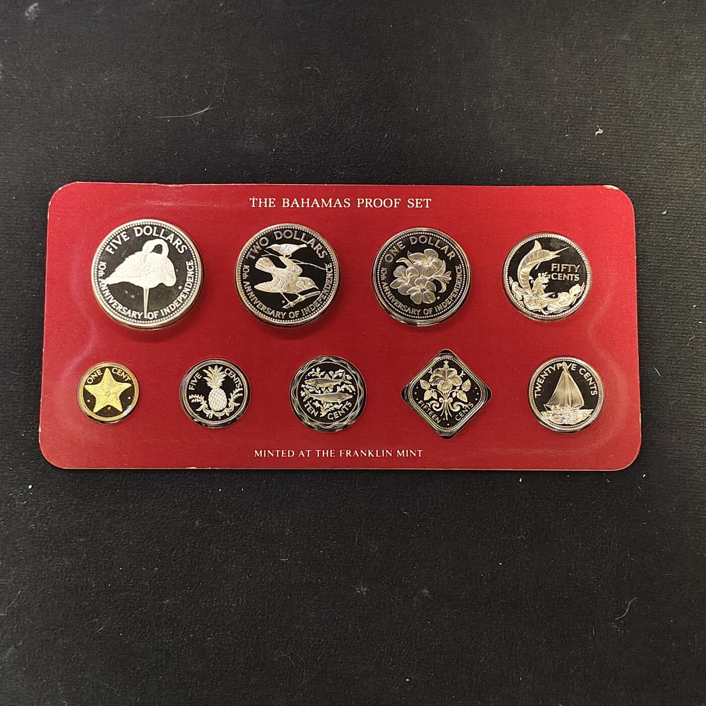 【全场包邮】纯粹捡漏拍479场（免费代拍第16场） 【稀少】巴哈马群岛1983年独立十周年纪念版官方精制套币-盒证全-量1009