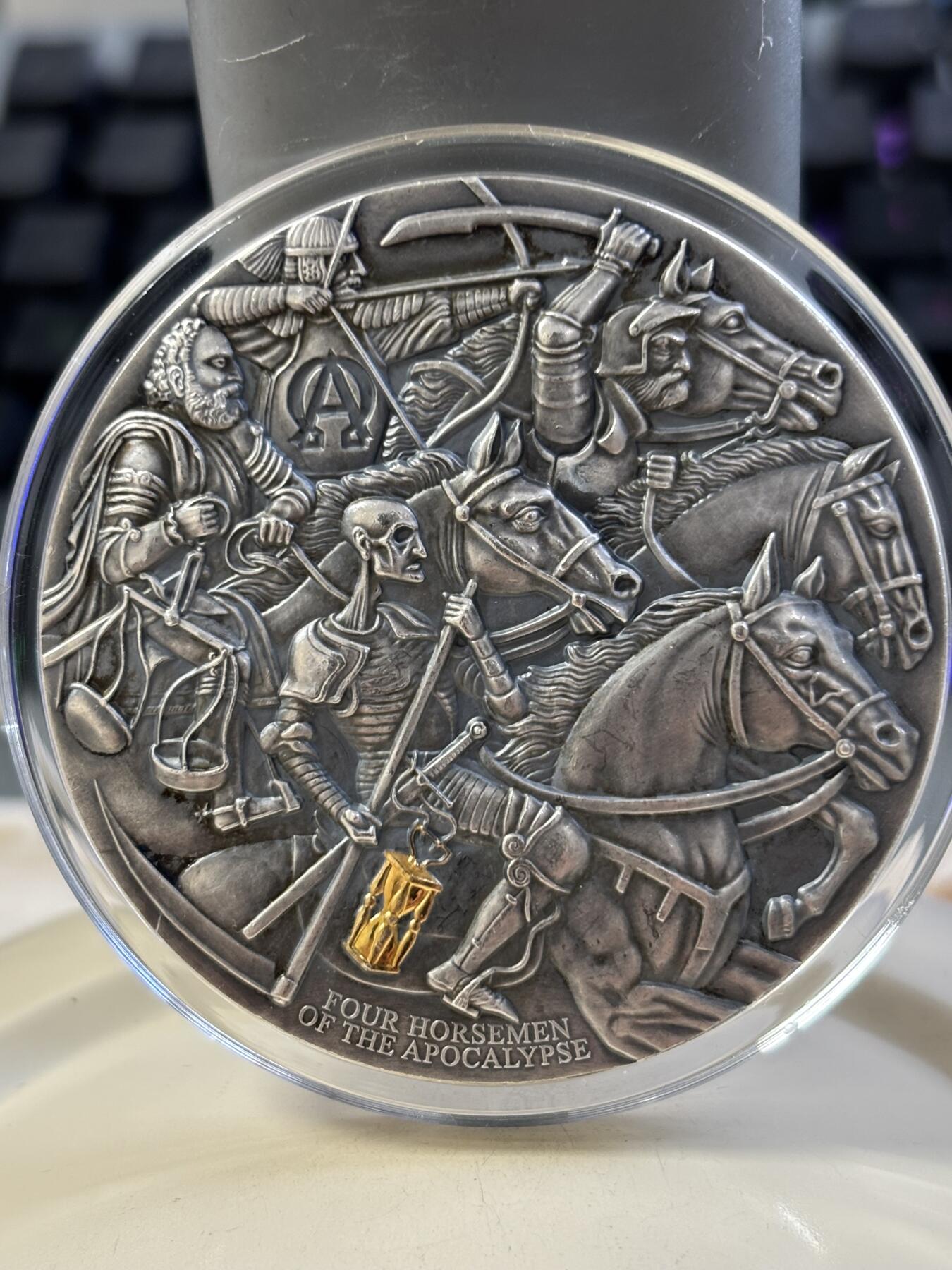 第182期拍卖 喀麦隆2019年天启四骑士双面浮雕彩色3盎司仿古银币无盒证书，999纯银，发行量500，有瑕疵