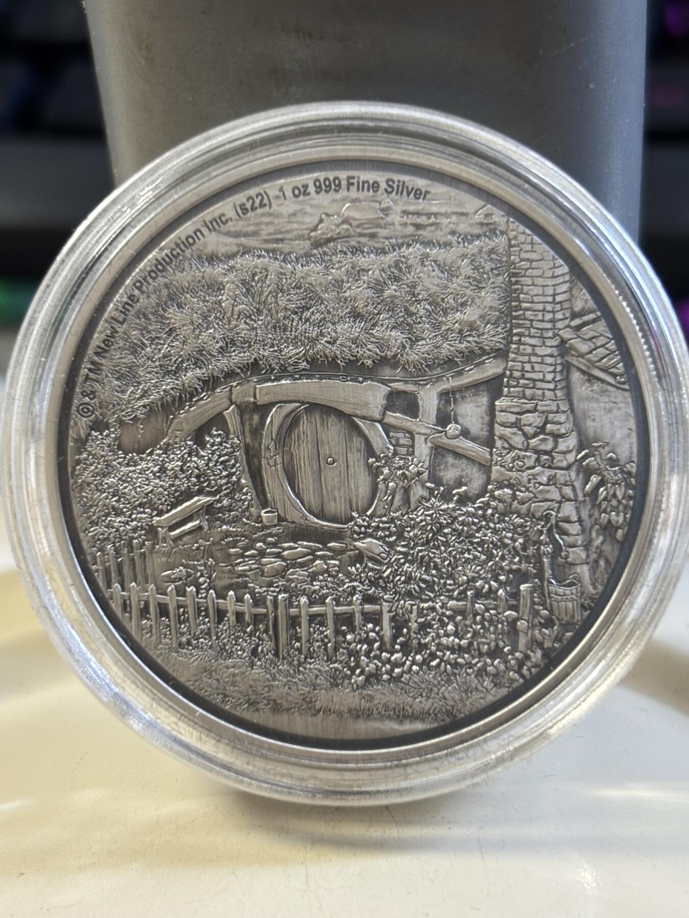 第182期拍卖 纽埃2022年指环王中土世界夏尔国霍比特人村庄1盎司银币，9999银，发行3000枚
