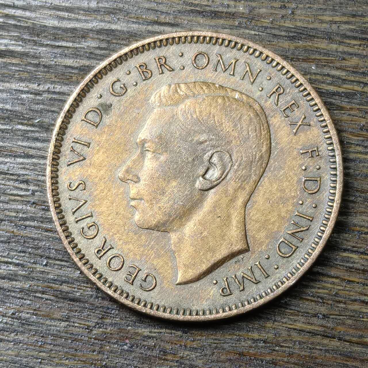 【铜匠收藏】★第132场★散币场，无佣金，30包邮。不满30元，支付5元运费。《接受代拍 代送NGC评级》 知更鸟 英国 1法新 1939年 铜币 乔治六世