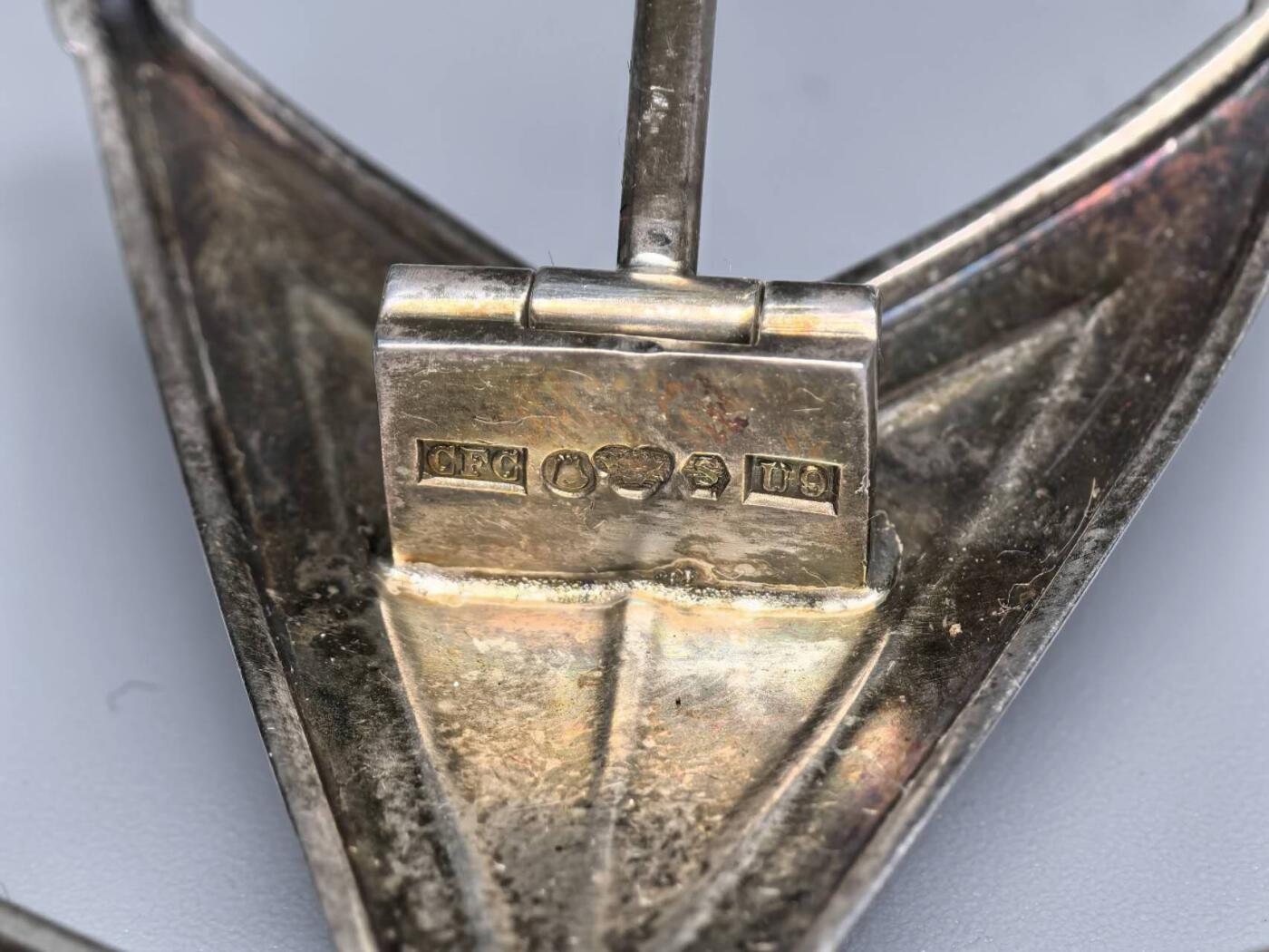 小驴勋章奖章收藏11月22日周六晚六点拍卖（珍爱和平，收藏战争，铭记历史，勿忘国耻，忠党爱国。有偿代拍，送拍规则在简介最后，参拍须阅读规则后再参拍，关系到运费包装发货时效真假辨别等关键信息，拍卖时不再发原图，看大图店主微信码在拍卖店铺介绍里） 瑞典北极星勋章，指挥官一级北极星勋章，银质星芒章，C.F.CARLMAN造，背杆基座内部有清晰的厂标银戳和年份戳