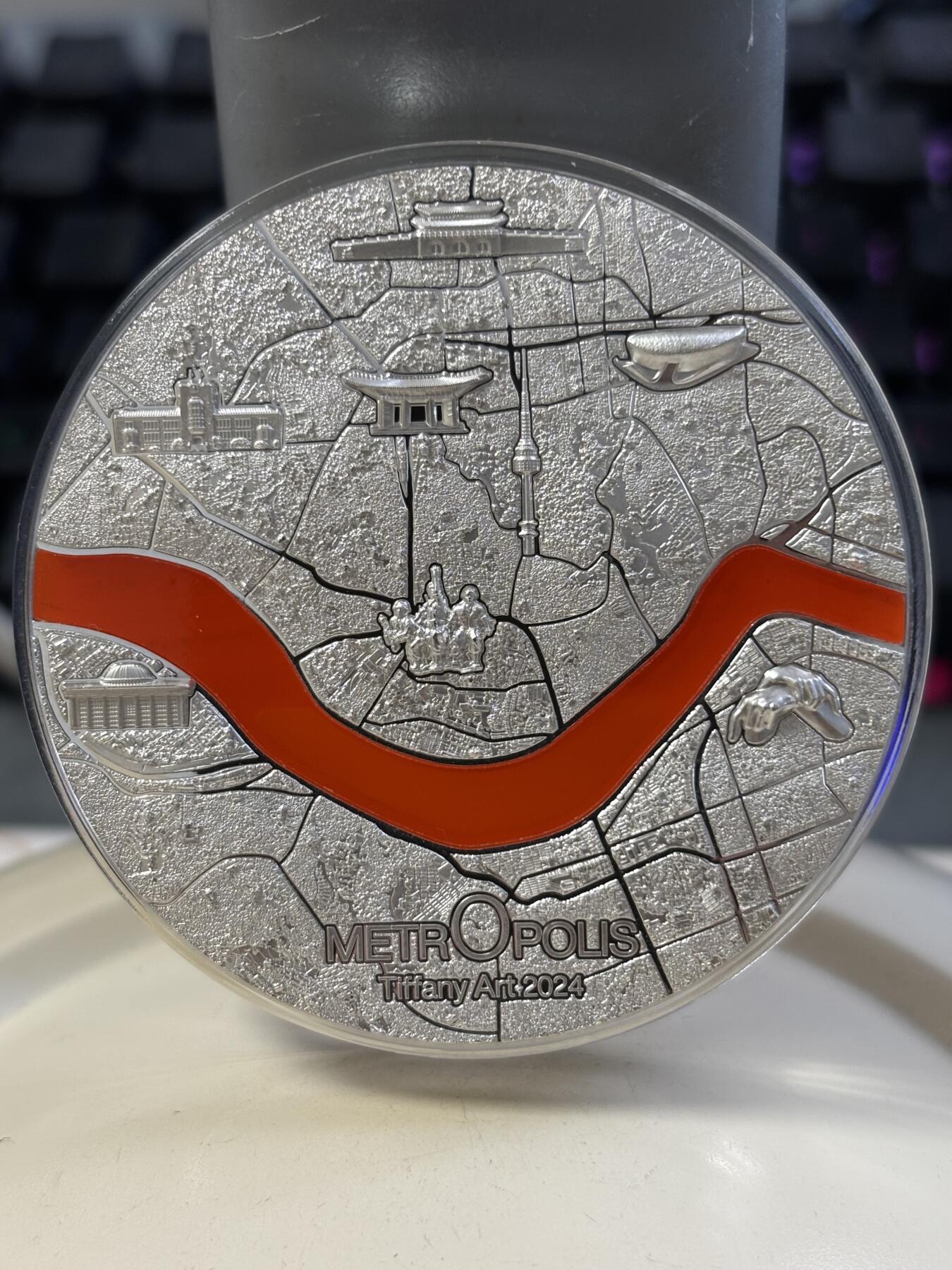 第182期拍卖 帕劳2024年蒂凡尼大都会4首尔高浮雕3盎司银币无盒证书，999纯银，发行量999，有丝痕