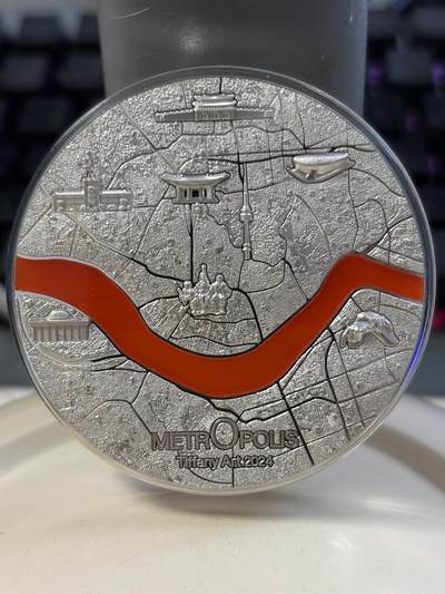 第182期拍卖 - 帕劳2024年蒂凡尼大都会4首尔高浮雕3盎司银币无盒证书，999纯银，发行量999，有丝痕