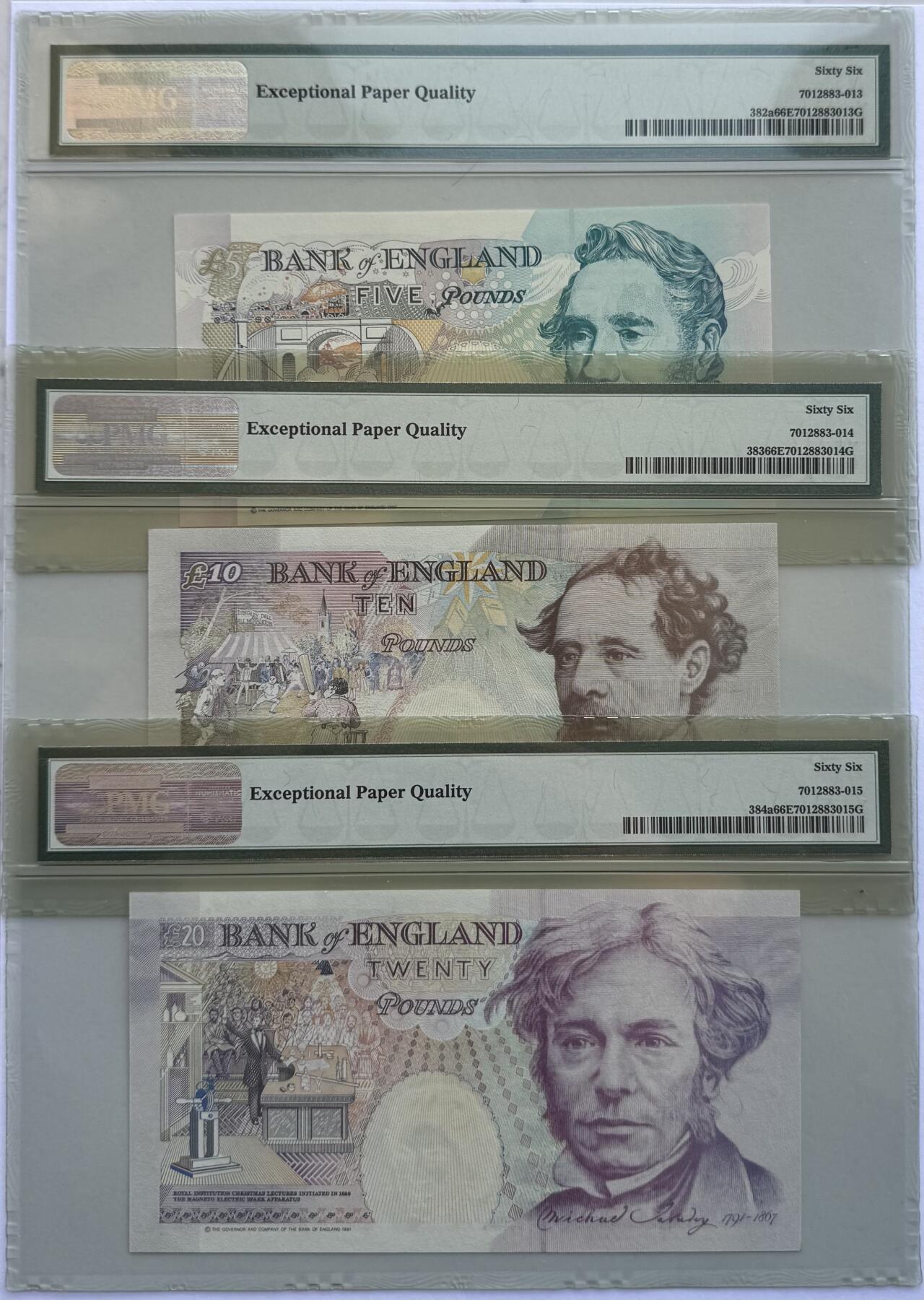 2025第25场（总第225期）：精品测试钞、纪念钞、塑料钞、连体钞综合场 首发百位全同号A01 000920 英国1990首发纪念版5、10、20镑纪念钞同号一组三枚（PMG66）