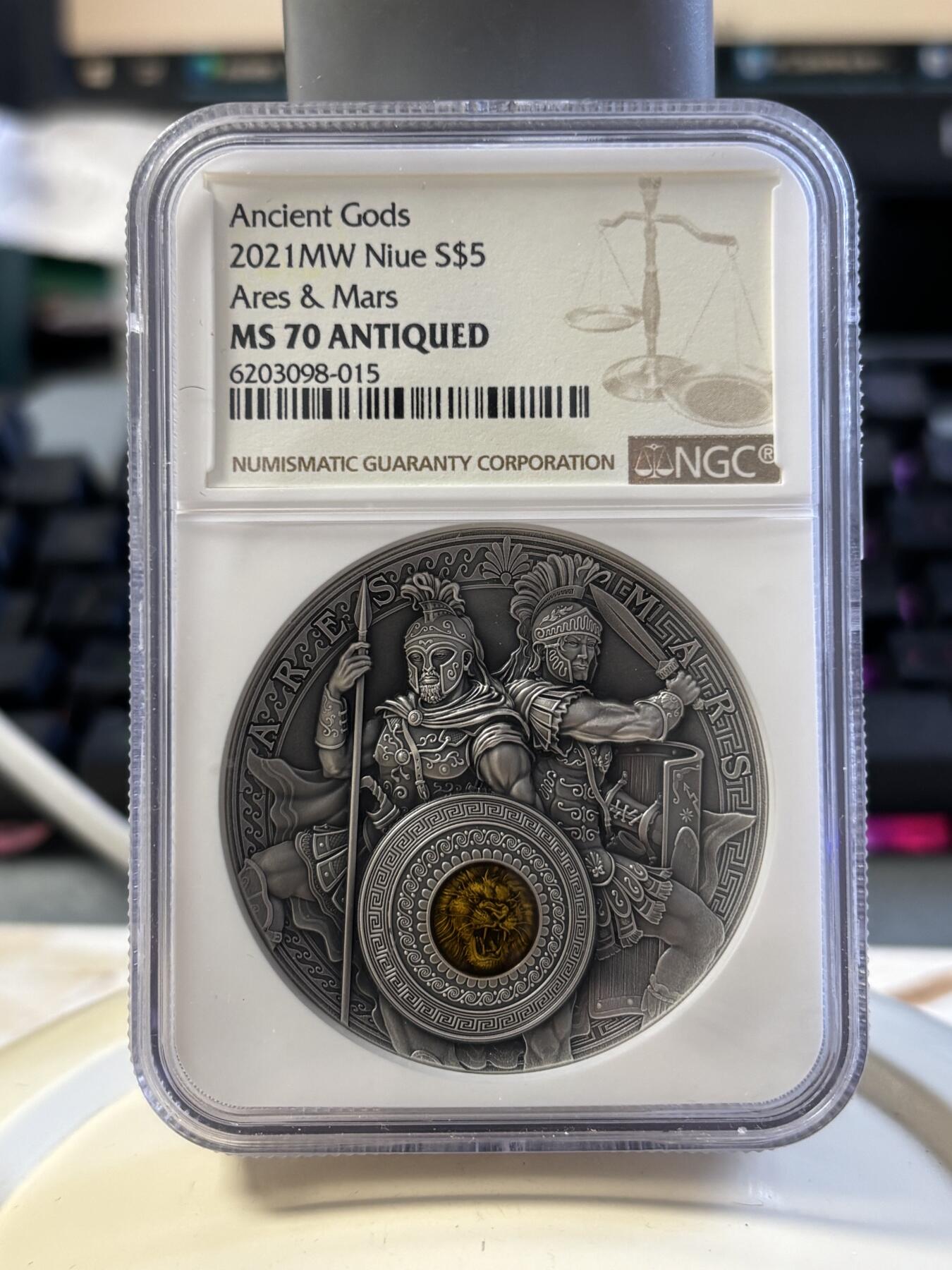 第182期拍卖 纽埃2021年战神阿瑞斯和马尔斯2盎司高浮雕镶嵌纪念银币NGC-MS70原盒证书，999银，发行量500枚，