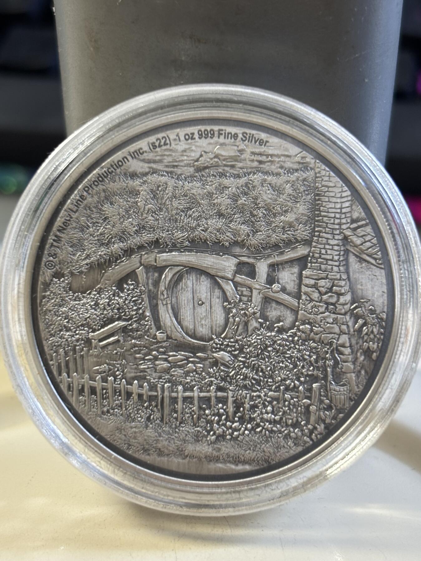 第182期拍卖 纽埃2022年指环王中土世界夏尔国霍比特人村庄1盎司银币，9999银，发行3000枚