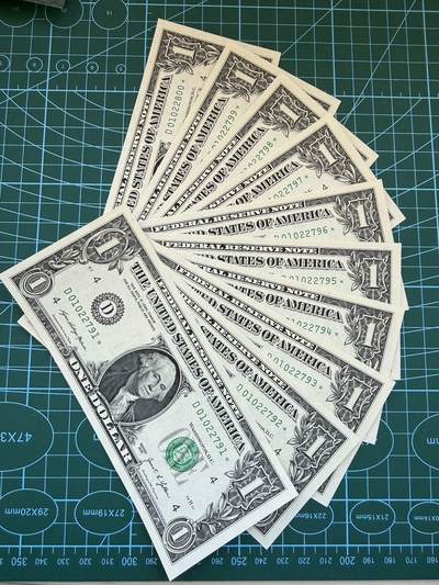 【炜奕收藏】，第五十一期 - 美国1美元补号标十，UNC-品相，捆痕