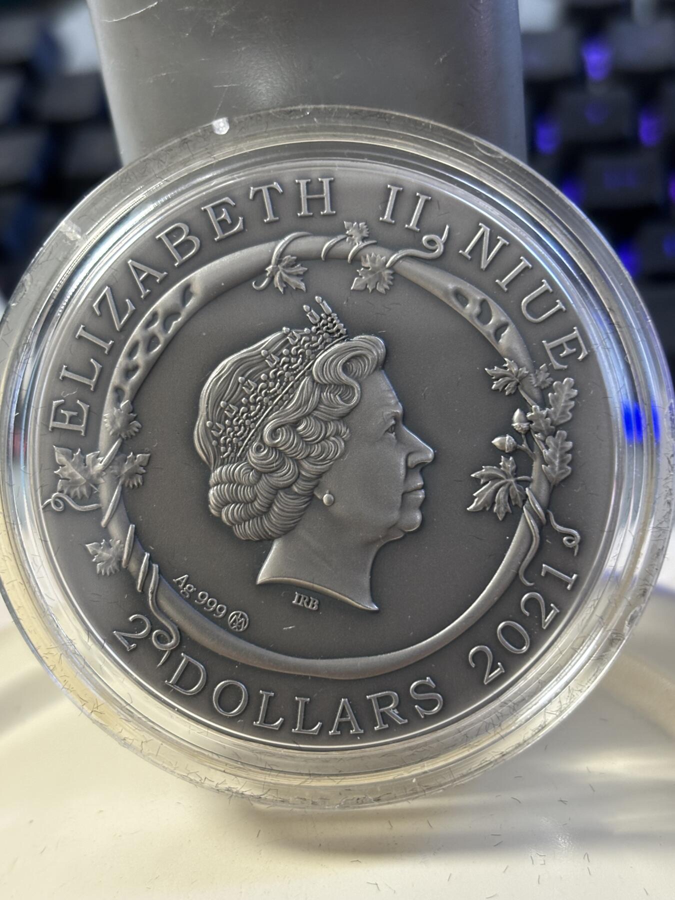 第182期拍卖 纽埃2021年金羊毛系列1美狄亚2盎司高浮雕彩色银币原盒证书，999银，发行量500枚，