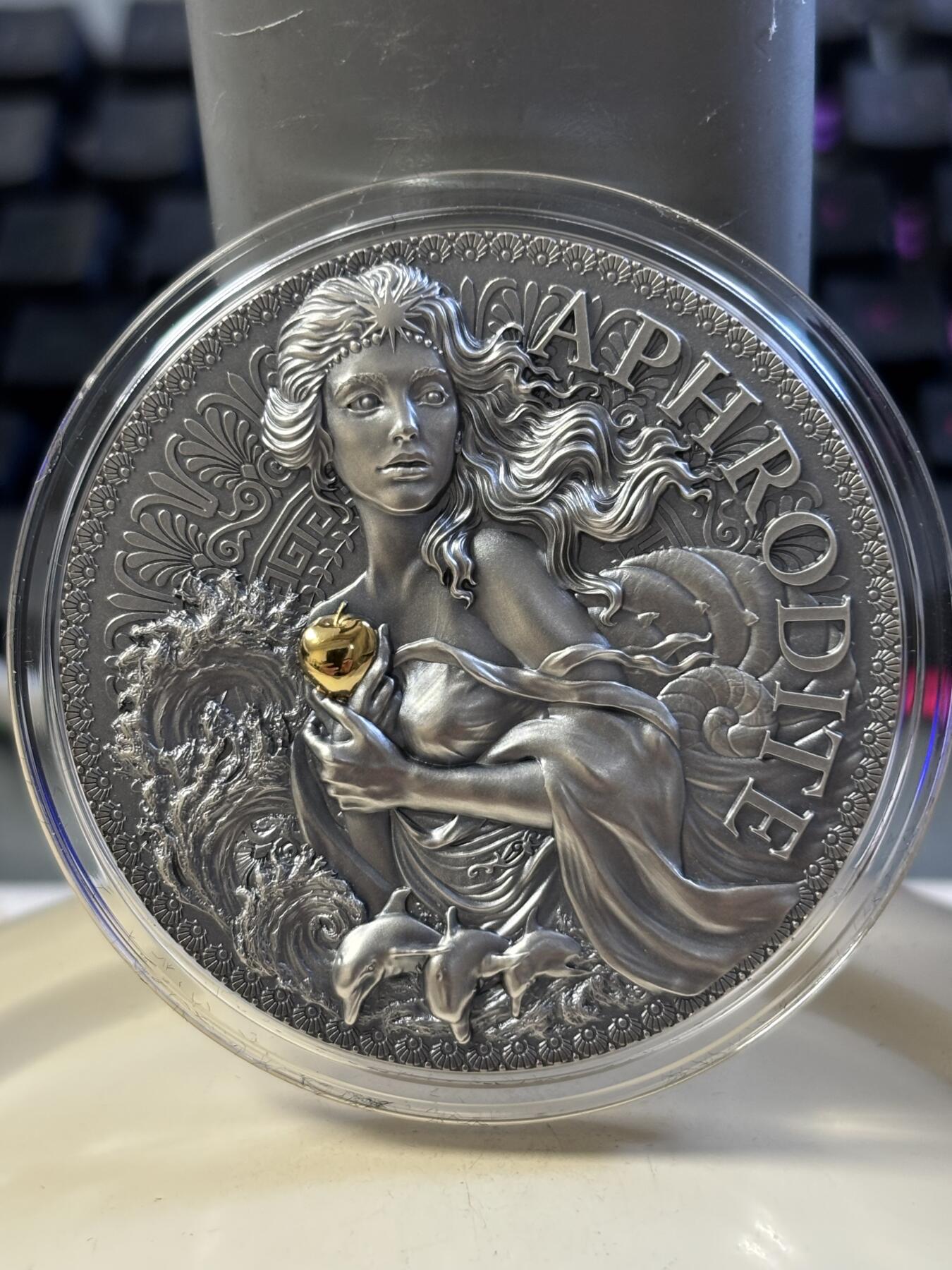 第182期拍卖 喀麦隆2022年希腊神话爱神阿芙罗狄蒂2盎司纪念银币，999银，发行量500枚，