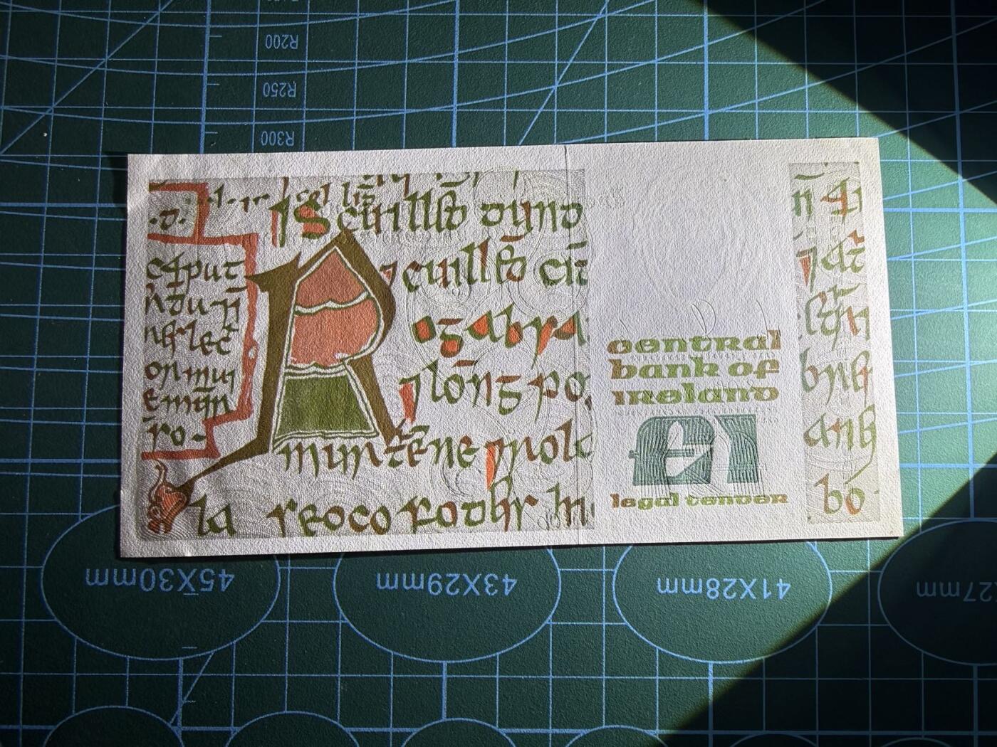 【炜奕收藏】，第五十一期 1988年爱尔兰1镑，UNC品相，邮封拆出品相，边缘有瑕疵