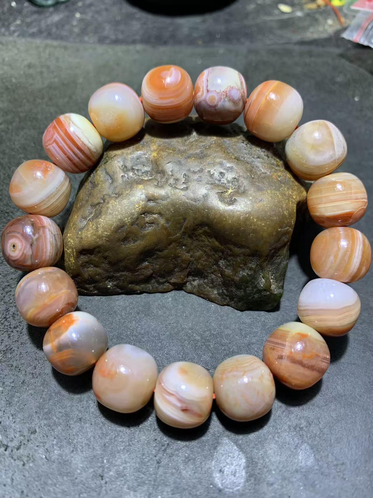 川料南红玛瑙随形原皮老形桶珠手串一条，