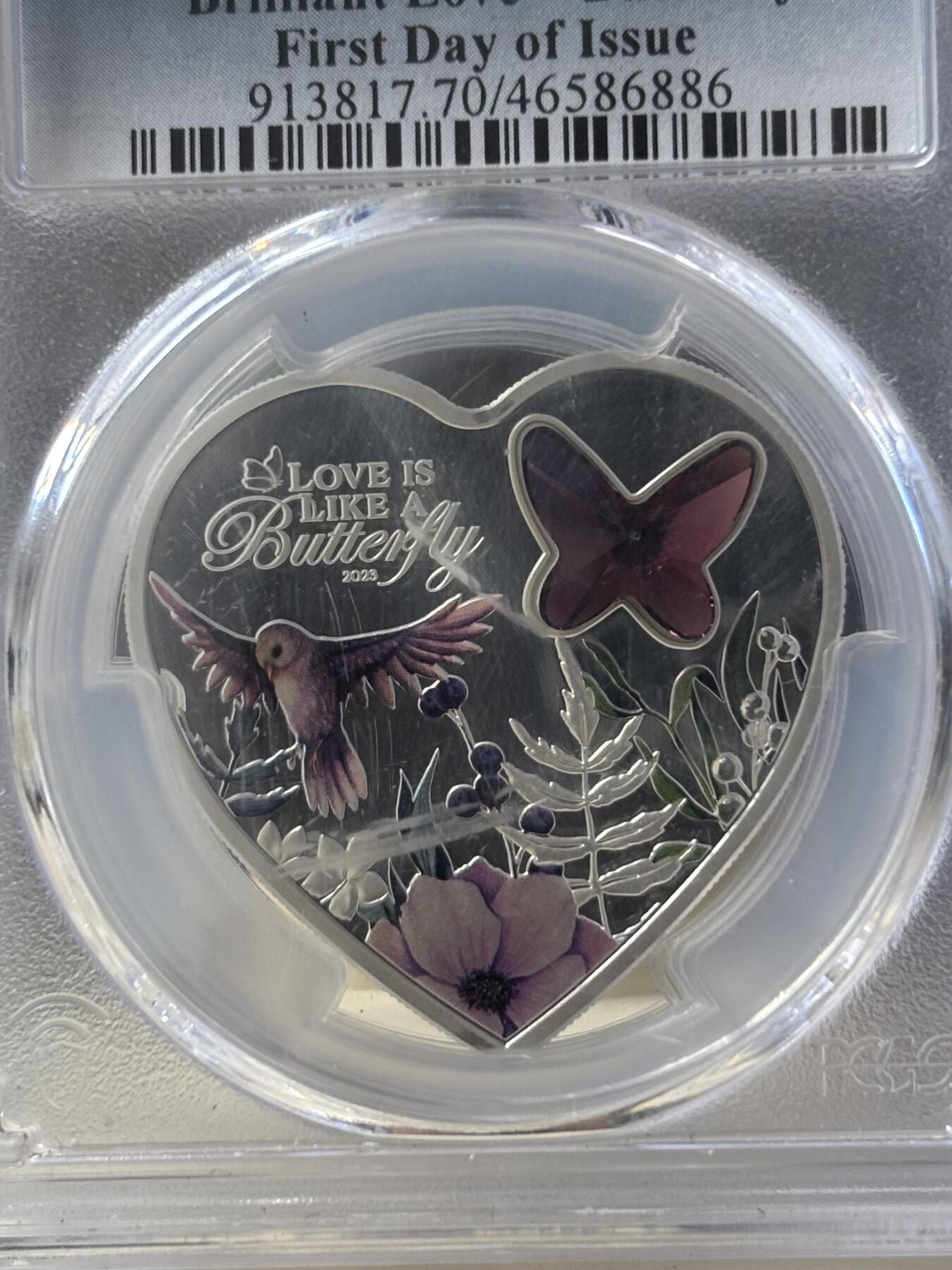 第182期拍卖 库克2023年情人节镶嵌蝴蝶心形彩银币PCGS-PR70无盒无证书，999银，20克，发行2023枚，评级盒有瑕疵