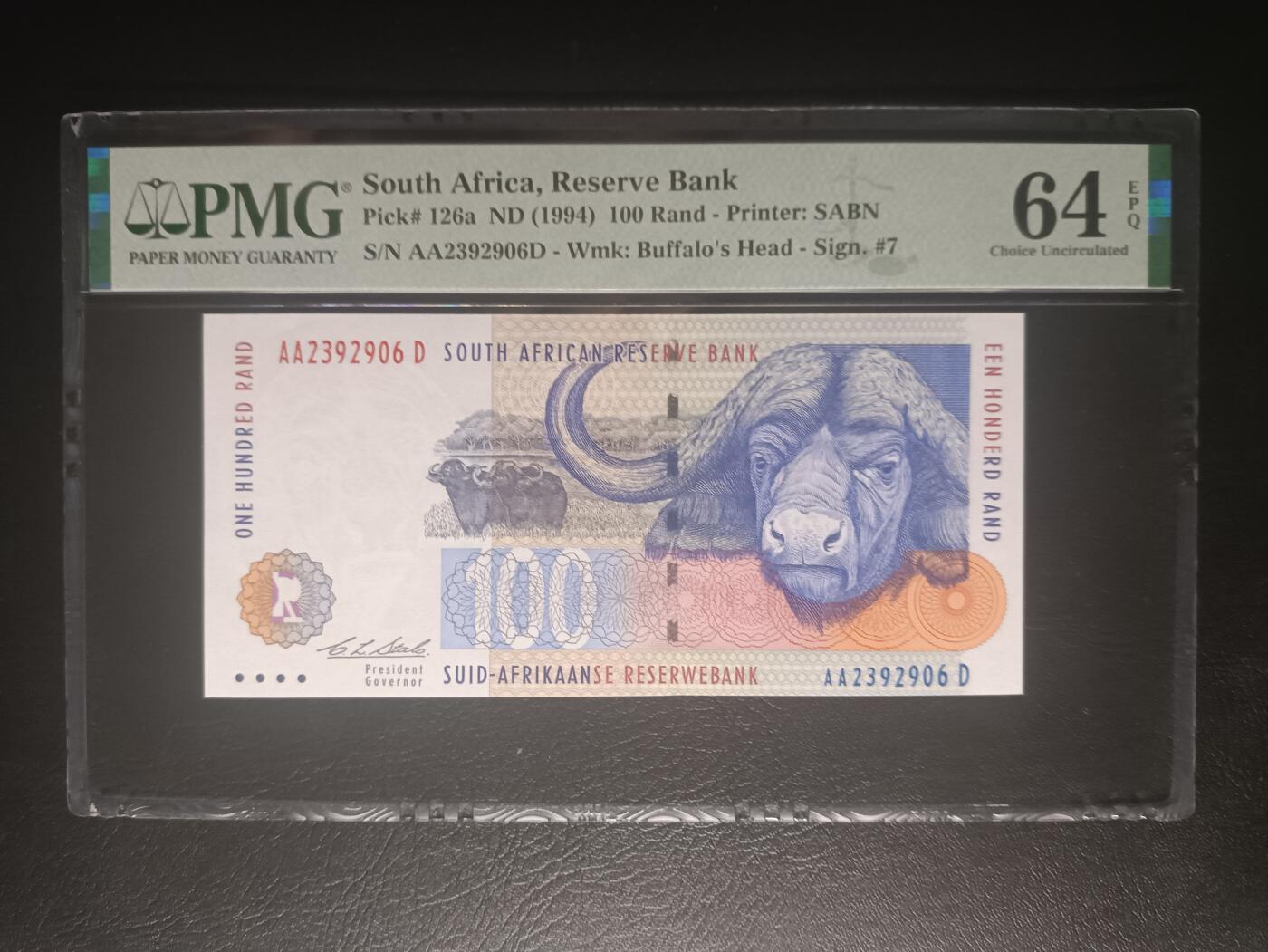 2025十一月第五期，总第203期 南非1994版100兰特PMG64epq稀有首冠AA/D无47，非洲野牛和斑马