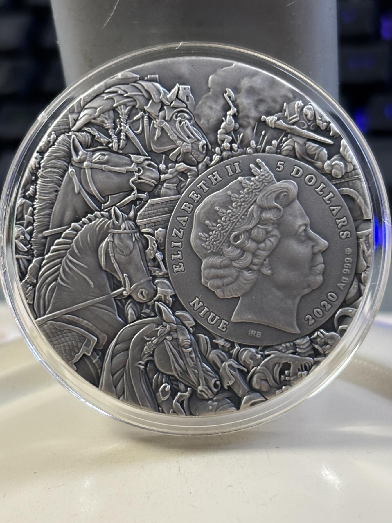 第182期拍卖 纽埃2020年天启黑马骑士镀金纪念2盎司银币无盒证书，999纯银，发行量500