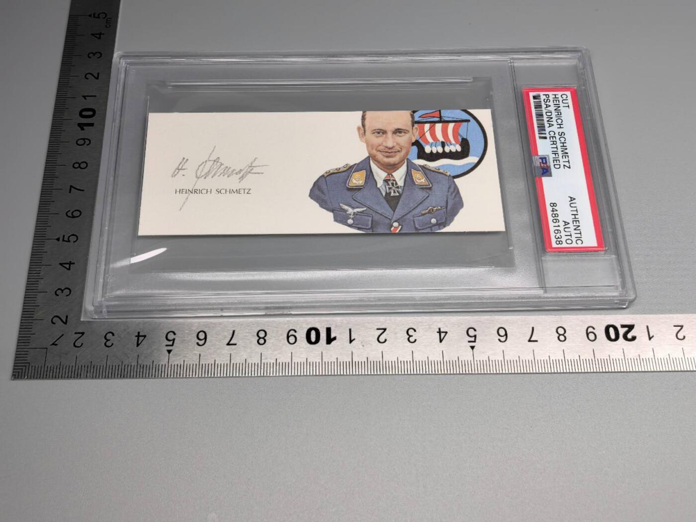 小驴勋章奖章收藏11月22日周六晚六点拍卖（珍爱和平，收藏战争，铭记历史，勿忘国耻，忠党爱国。有偿代拍，送拍规则在简介最后，参拍须阅读规则后再参拍，关系到运费包装发货时效真假辨别等关键信息，拍卖时不再发原图，看大图店主微信码在拍卖店铺介绍里） 德国空军道尼尔”Do.217K轰炸机 世上第一次实战使用弗里茨X制导炸弹击沉意大利罗马号战列舰-海因里希.施梅茨PSA权威认证卡砖卡牌战后签名