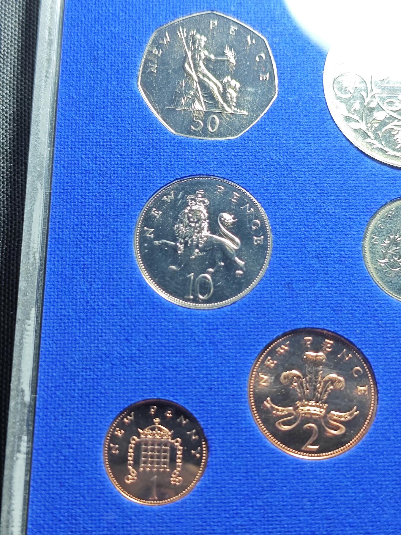 KK钱币收藏小铺 （套币 好品/批量散币 银币）专场  2月预留时间 周末发货  1977英国大小面值清年精制套币 含克朗币精制