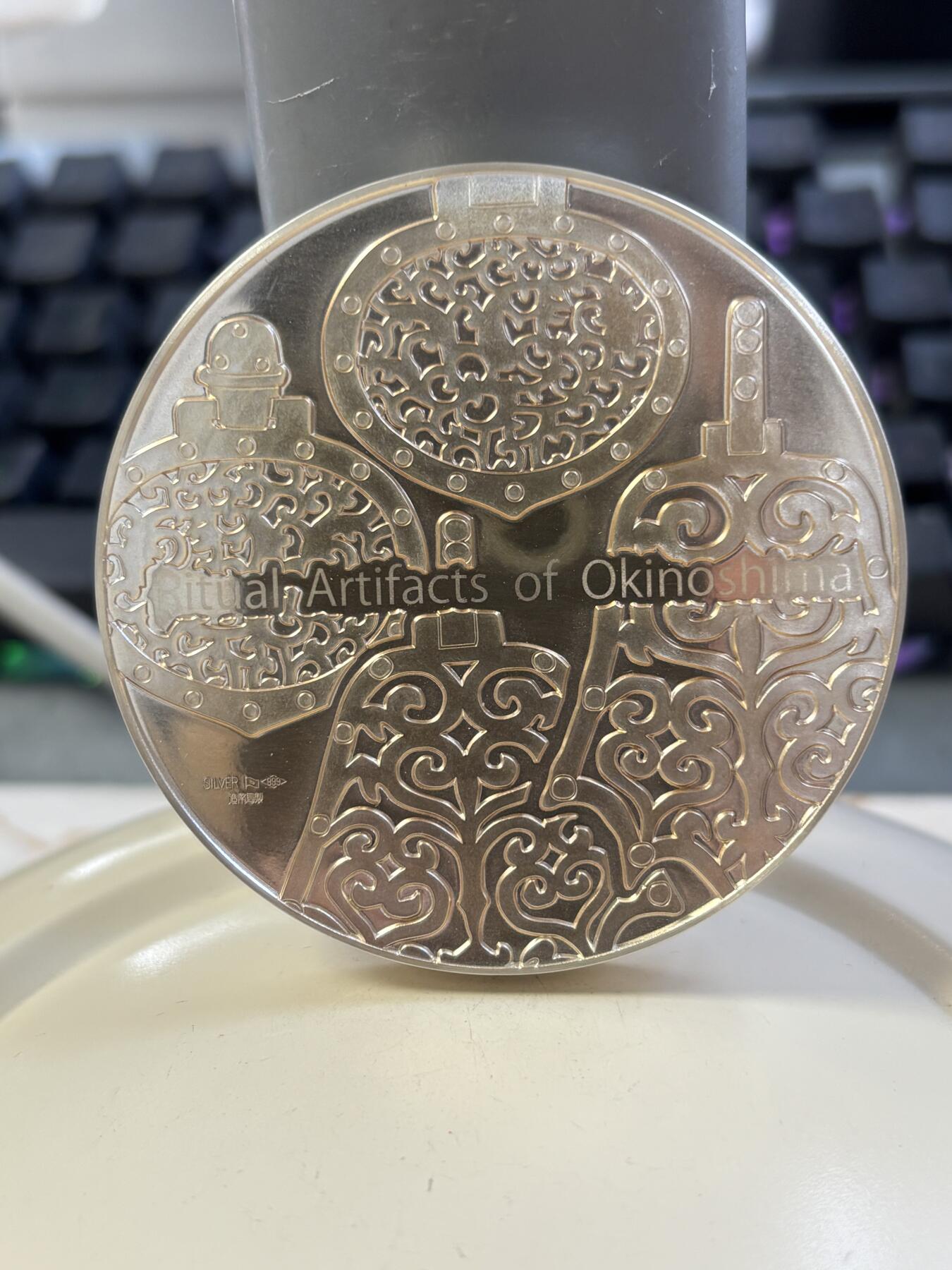 第182期拍卖 日本造币局国宝章牌系列冲之岛祭祀163克纯银章，999银，163克，直径60毫米