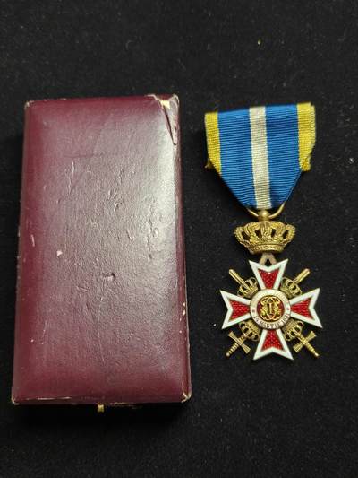 铭记历史 勿忘国耻 抗战胜利80周年精品专场 第二场 - 罗马尼亚王国 骑士级王冠勋章带冠带剑，战时军事版