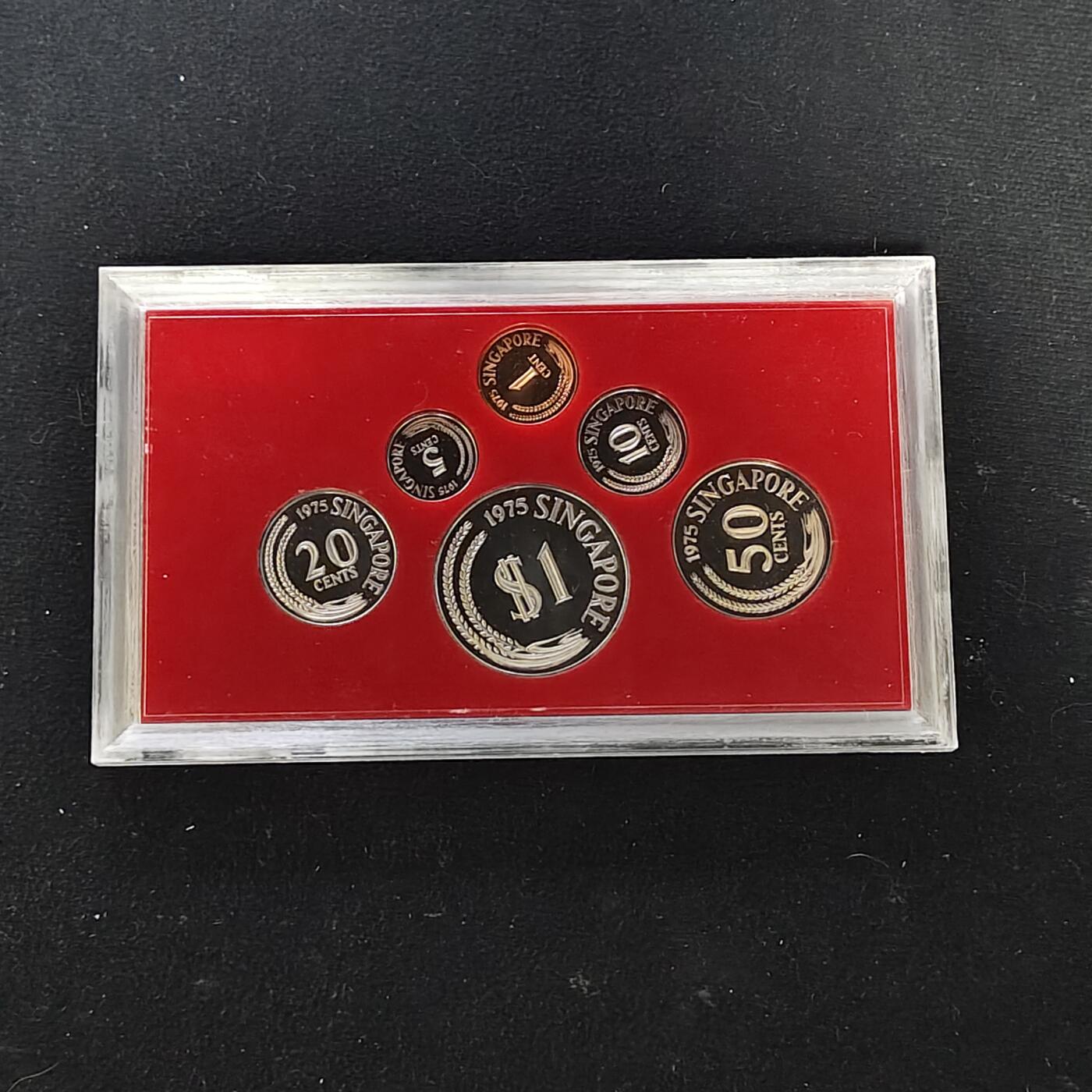 【全场包邮】纯粹捡漏拍479场（免费代拍第16场） 【稀少】新加坡1975年动物版官方精制套币-盒证全-量3000