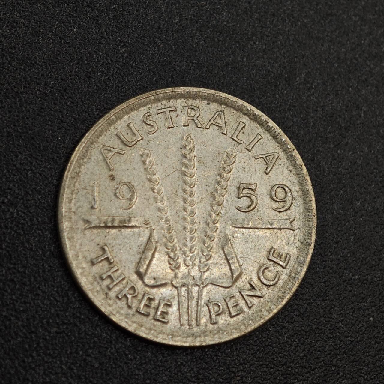 【淘币小摊】实时拍第八百零二拍   散币场   满百包邮可预留二周 每周一统一发货   澳大利亚1959年伊丽莎白二世3便士银币