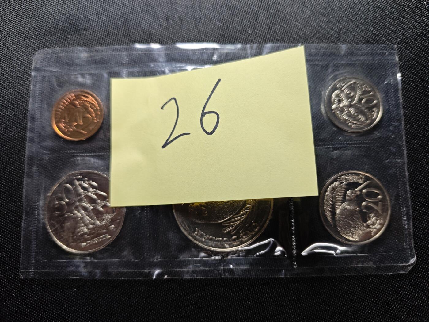 KK钱币收藏小铺 （套币 好品/批量散币 银币）专场  2月预留时间 周末发货  1986新西兰大小面值清年一套 含1元鸟类克朗币