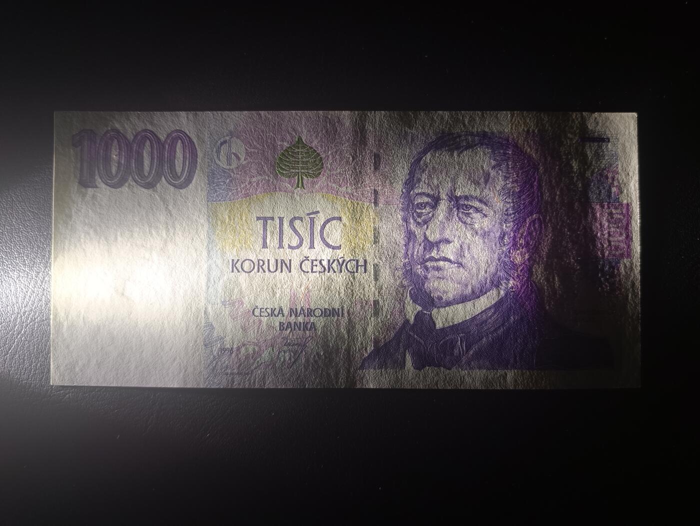 2025十一月第五期，总第203期 捷克1996年1000克朗UNC-，早期细安全线版本，历史学家帕拉斯基和波西米亚雄鹰下的中央银行大楼