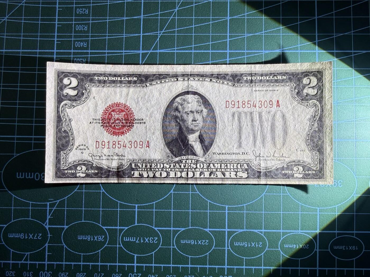 【炜奕收藏】，第五十一期 1928年美国2美元红色库印，品相如图