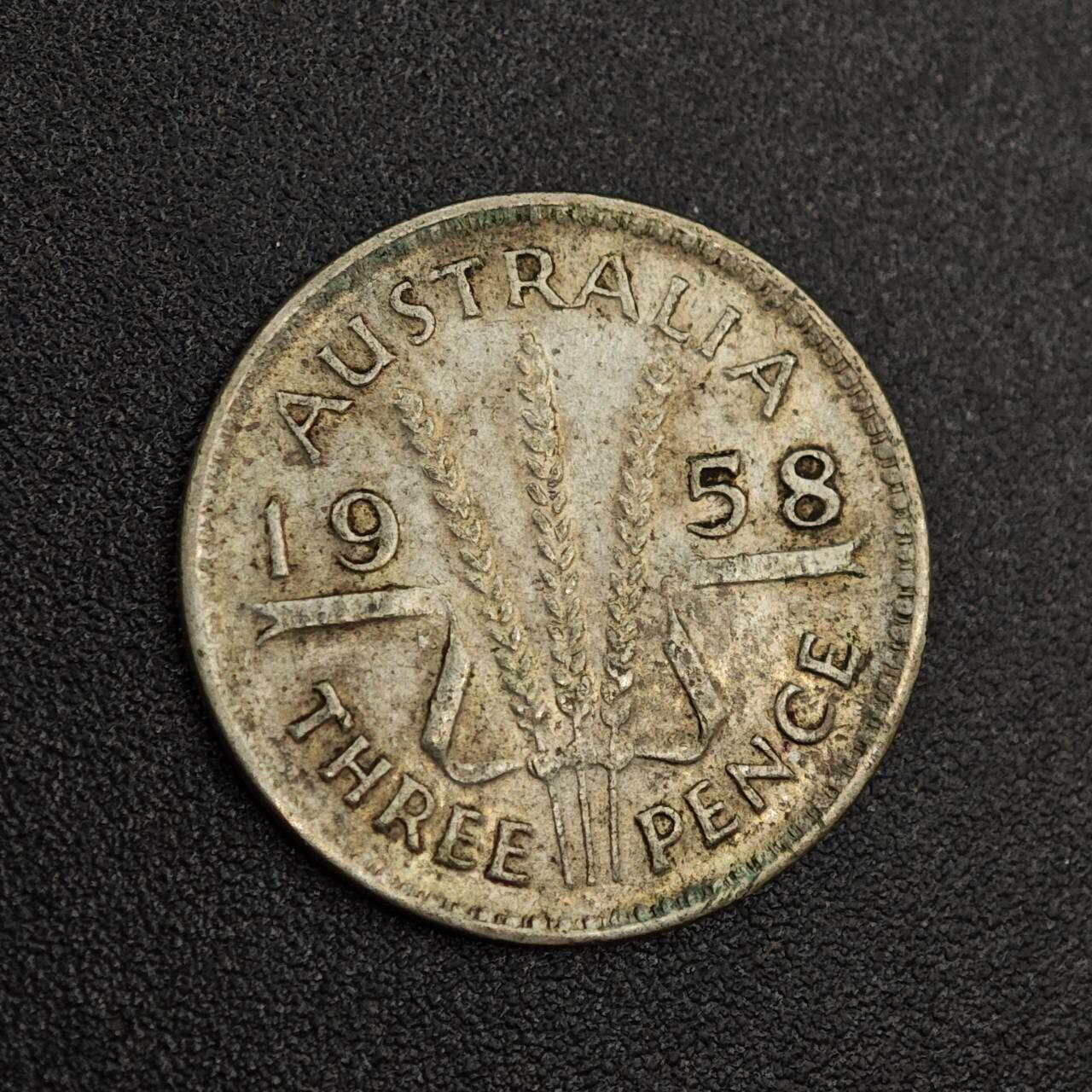 【淘币小摊】实时拍第八百零二拍   散币场   满百包邮可预留二周 每周一统一发货   澳大利亚1958年伊丽莎白二世3便士银币