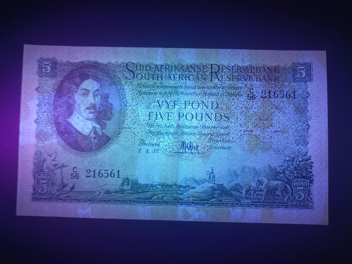 2025十一月第五期，总第203期 南非1957年5镑AUNC南非荷兰文在前版本无47，范里贝克和大帆船，少见南非镑中高面值品种