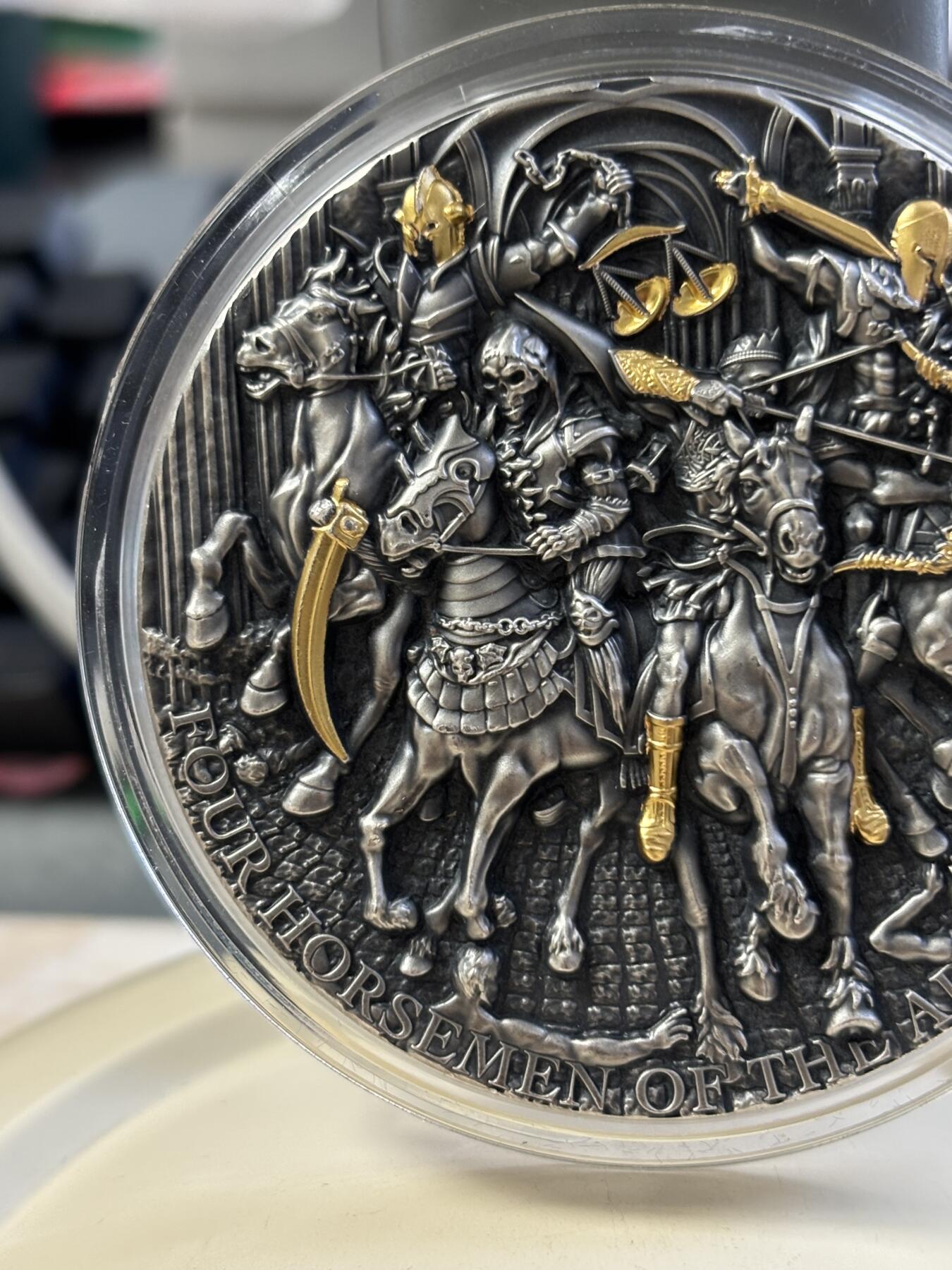 第182期拍卖 纽埃2022年天启四骑士终结版仿古5盎司纪念银币无盒证书，999纯银，发行量500，有划痕